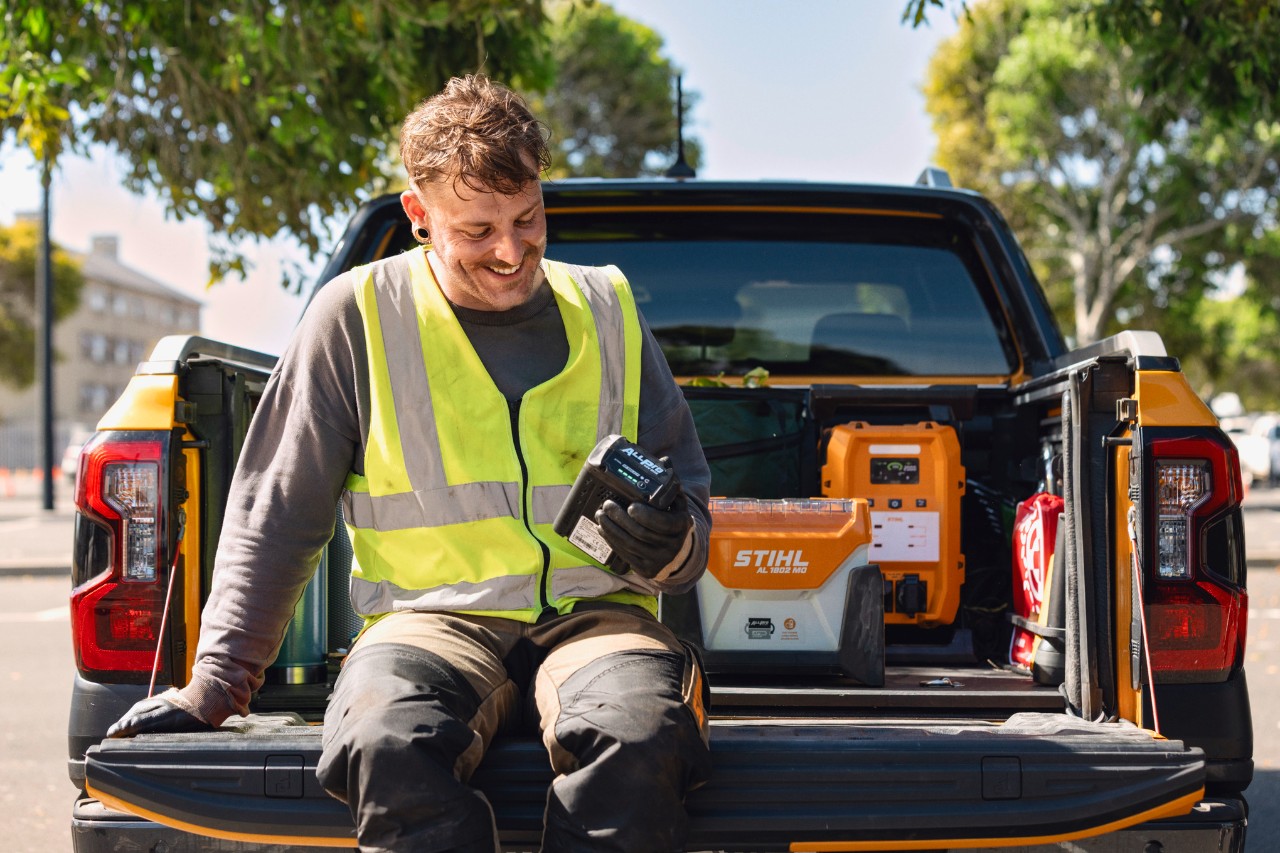 Φορητός φορτιστής STIHL AL 1802 MO και STIHL PS 2000 για την επαναφόρτιση των μπαταριών ALLPRO